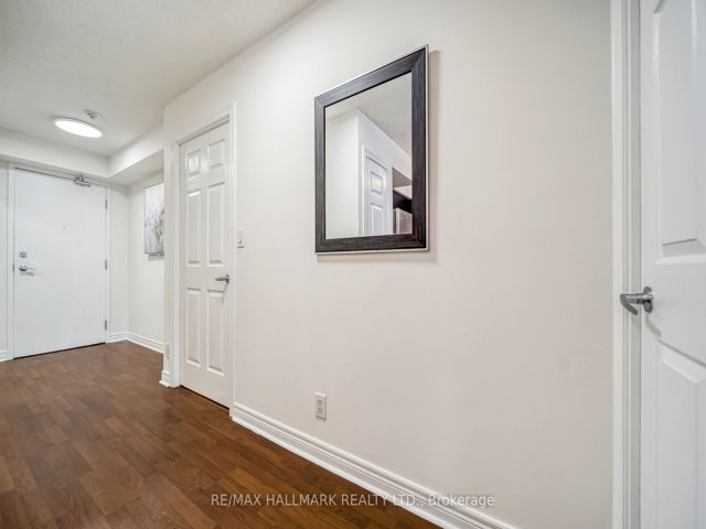 1002 - 225 Wellesley St E