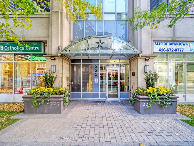 1002 - 225 Wellesley St E