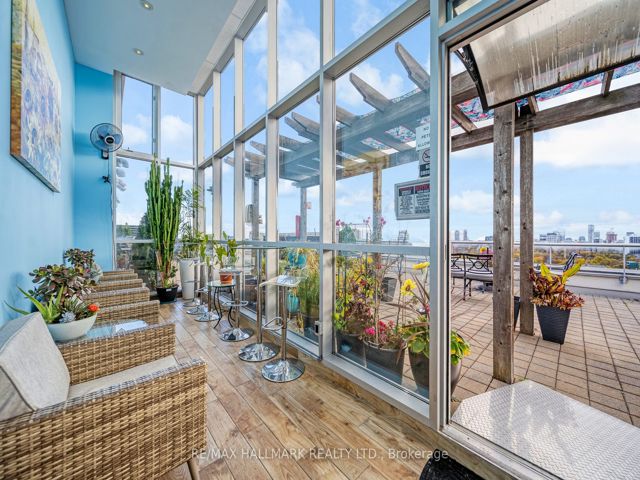 1002 - 225 Wellesley St E