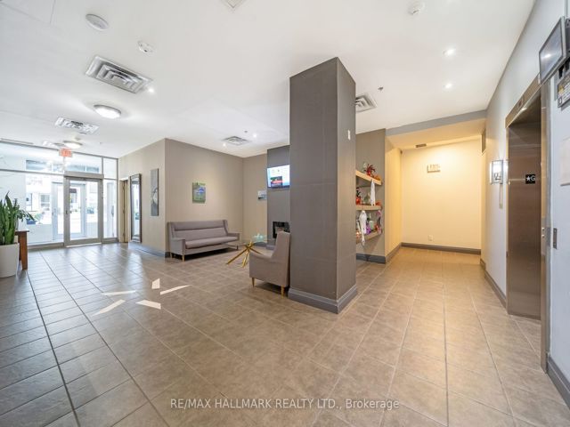 1002 - 225 Wellesley St E