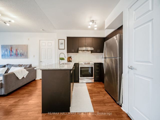 1002 - 225 Wellesley St E
