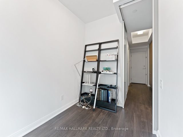 601 - 50 Charles St E
