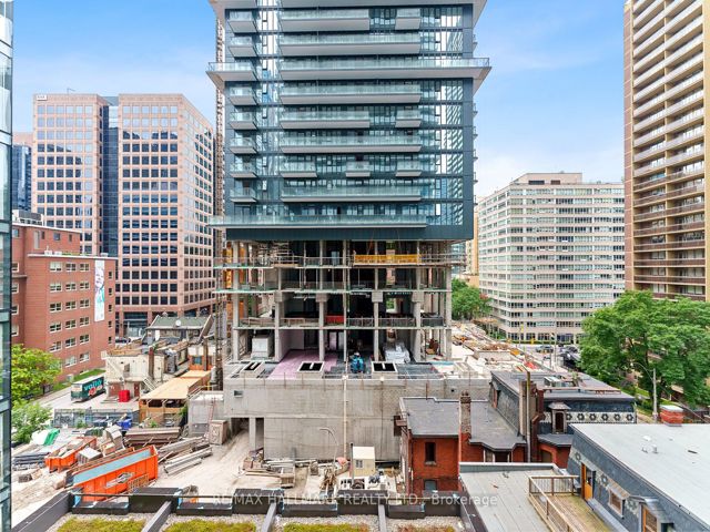 601 - 50 Charles St E