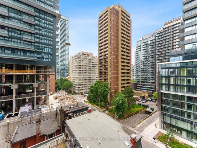 601 - 50 Charles St E