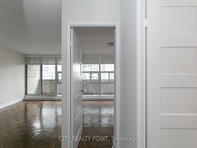 712 - 33 Isabella St