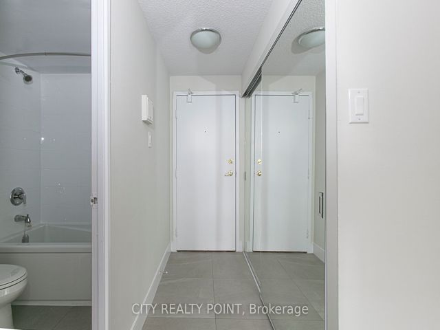 1211 - 33 Isabella St