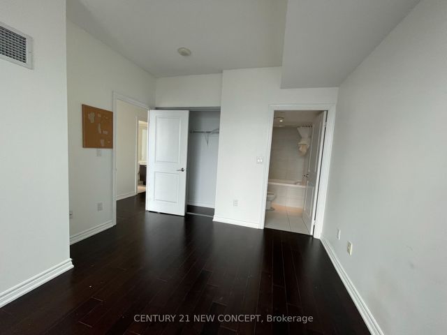 4610 - 386 Yonge St
