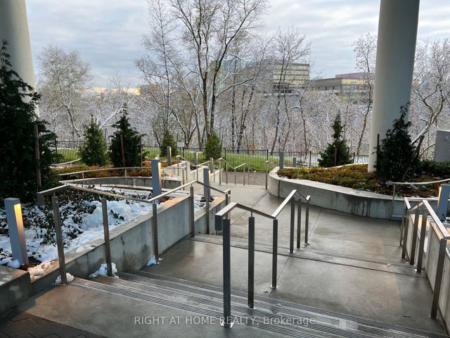 961 - 25 Adra Grado Way