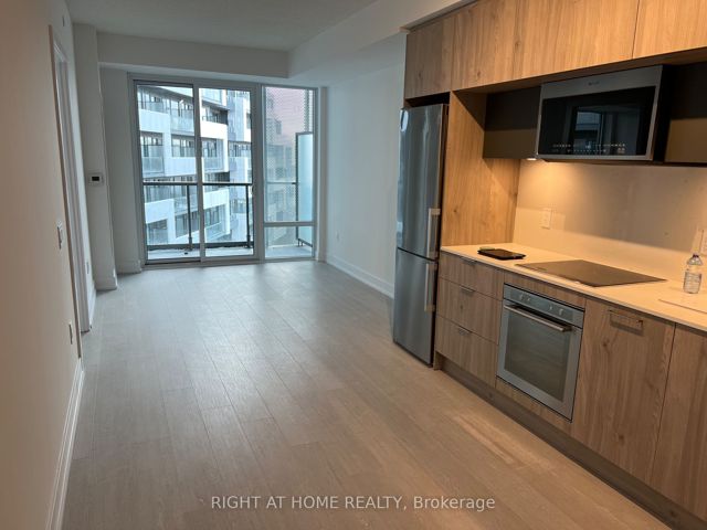 961 - 25 Adra Grado Way