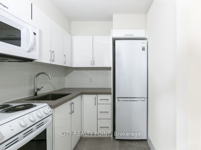 2403 - 33 Isabella St