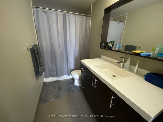 330 - 560 Front St W