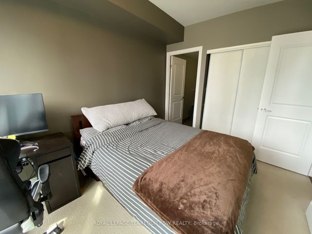 330 - 560 Front St W