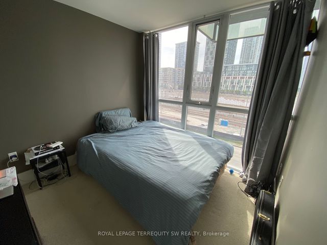 330 - 560 Front St W