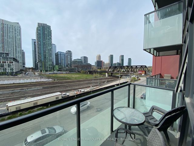 330 - 560 Front St W