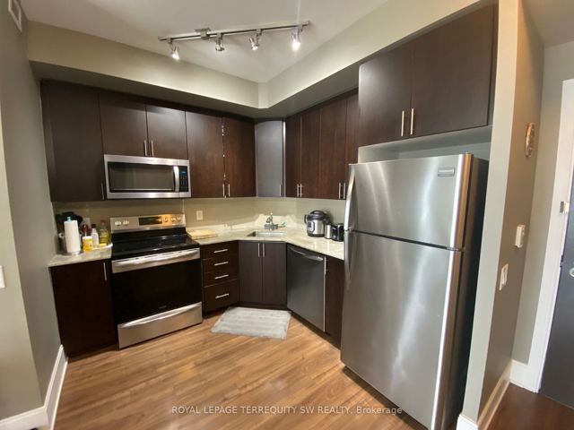 330 - 560 Front St W