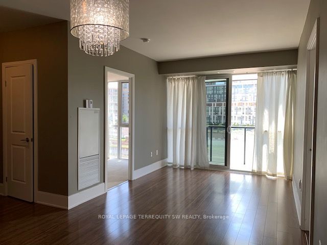 330 - 560 Front St W
