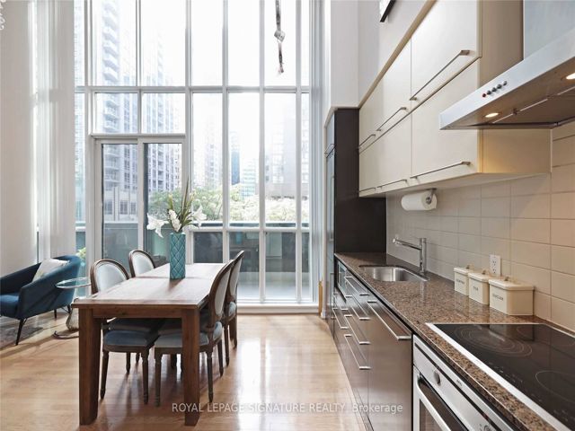 204 - 770 Bay St