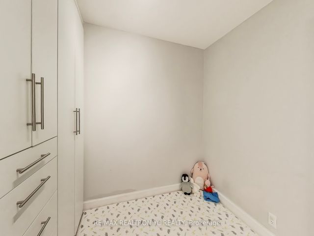 415 - 676 Sheppard Ave E
