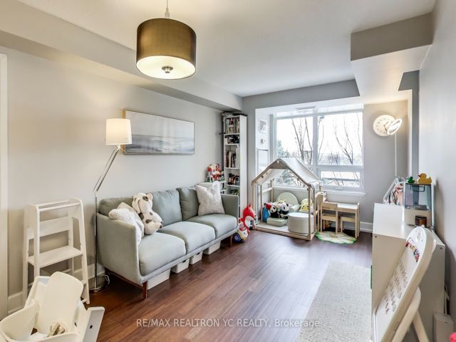 415 - 676 Sheppard Ave E