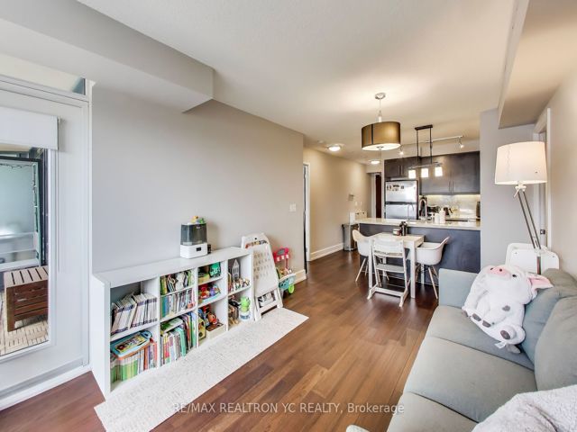 415 - 676 Sheppard Ave E