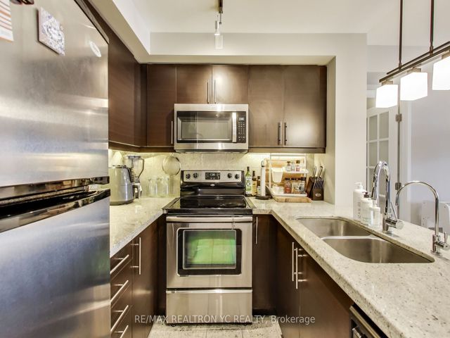 415 - 676 Sheppard Ave E