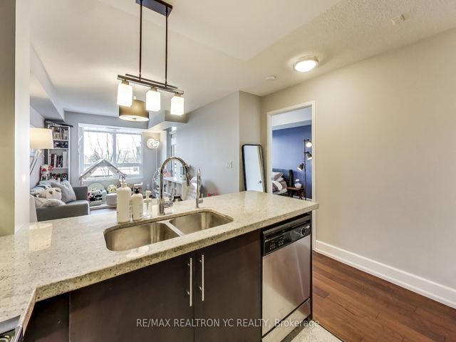 415 - 676 Sheppard Ave E