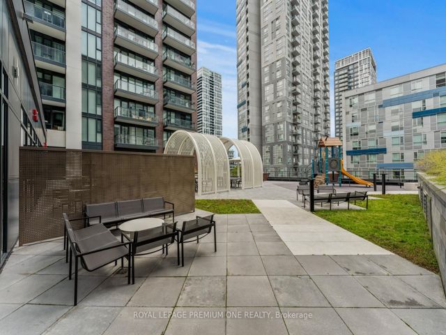 1411 - 130 River St
