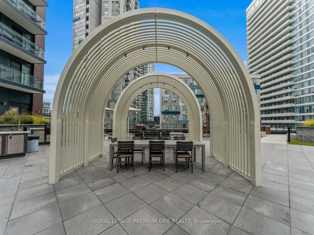 1411 - 130 River St