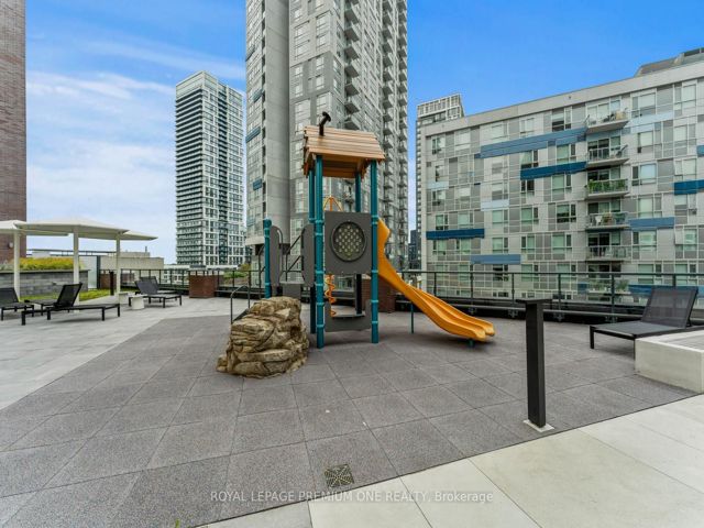 1411 - 130 River St