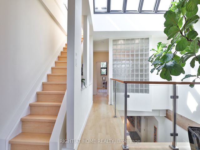 5 - 200 Clinton St