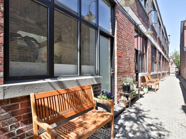 5 - 200 Clinton St
