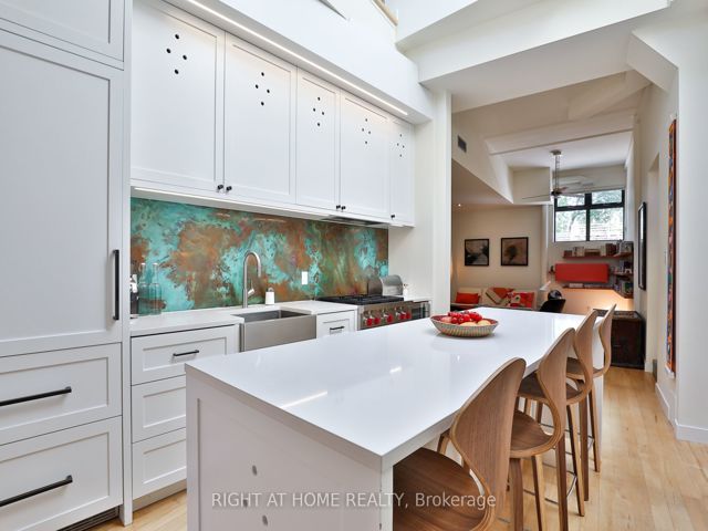 5 - 200 Clinton St