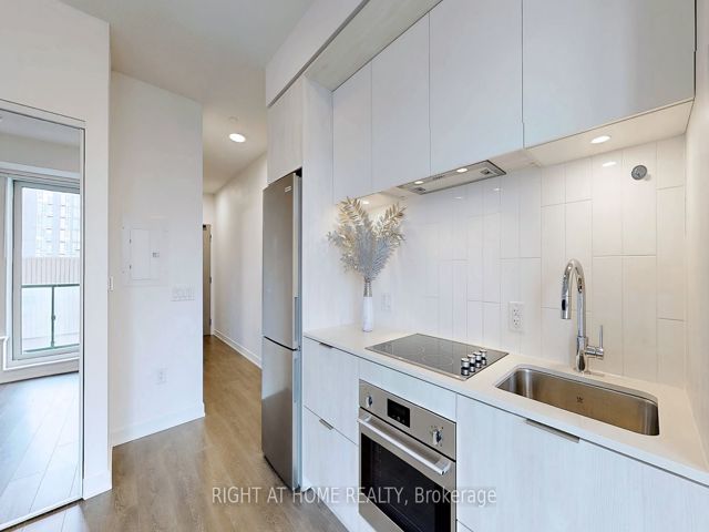 1406 - 130 River St