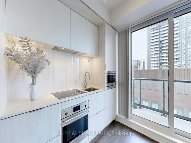 1406 - 130 River St