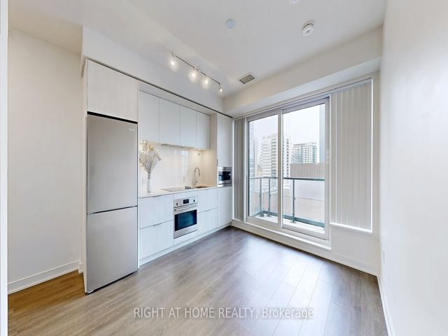 1406 - 130 River St