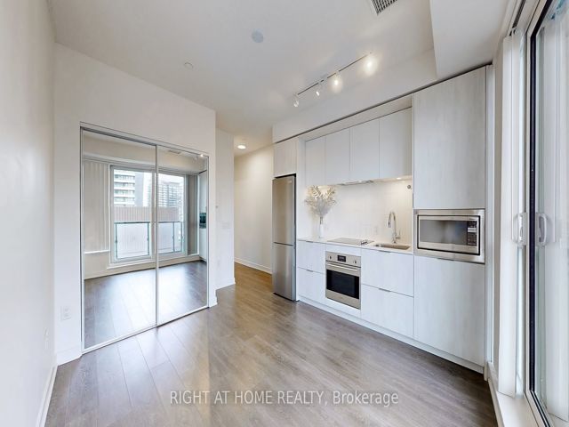 1406 - 130 River St