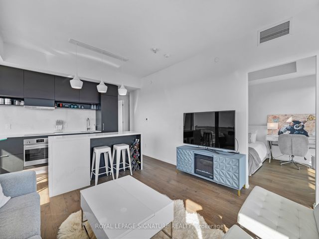 2814 - 5 Soudan Ave