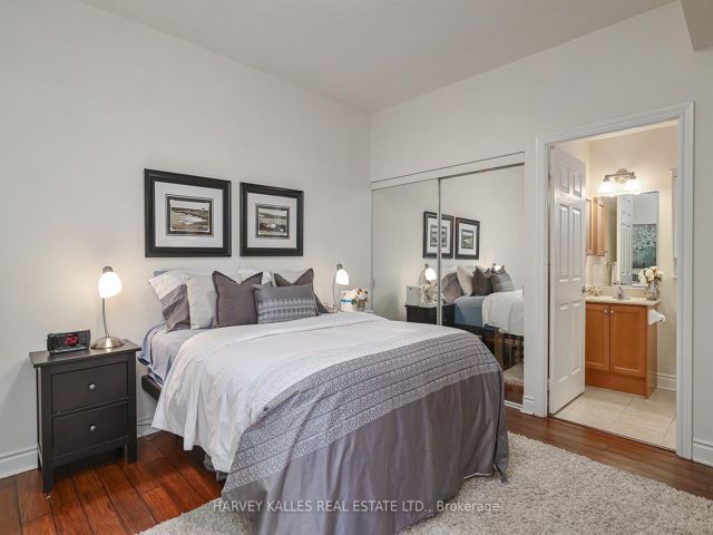 811 - 12 Rean Dr