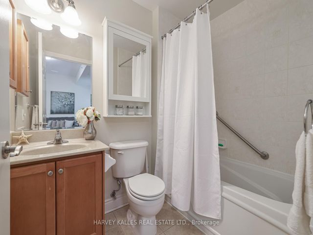 811 - 12 Rean Dr