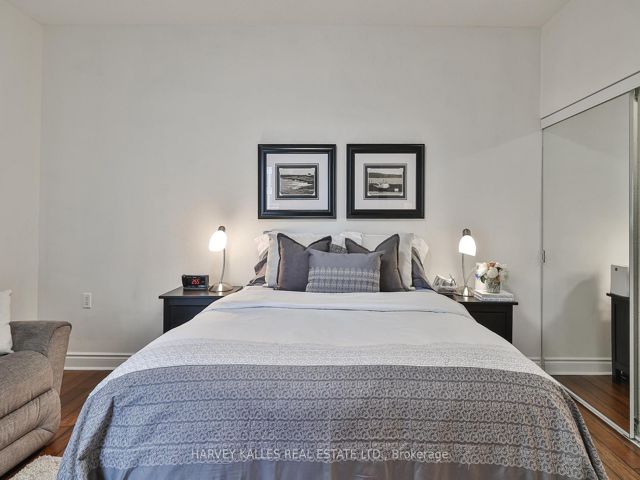 811 - 12 Rean Dr