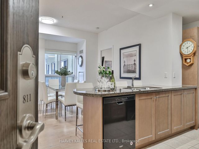 811 - 12 Rean Dr