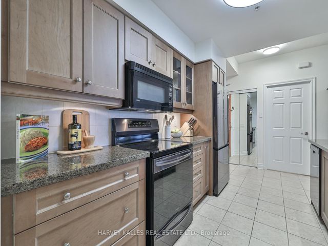 811 - 12 Rean Dr