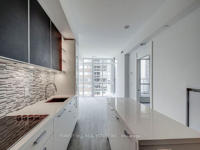 605 - 32 Davenport Rd W