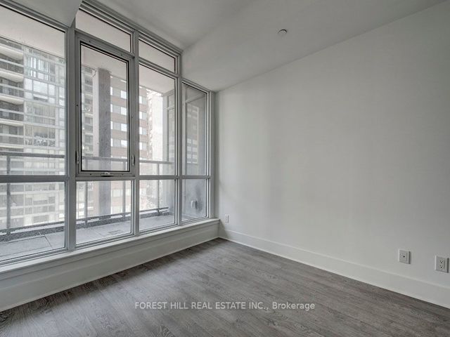 605 - 32 Davenport Rd W