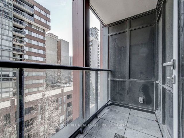 605 - 32 Davenport Rd W
