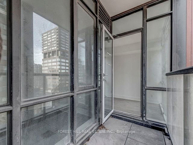 605 - 32 Davenport Rd W