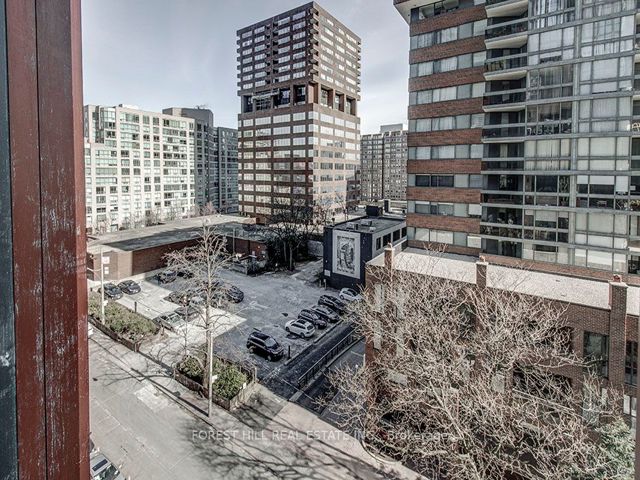 605 - 32 Davenport Rd W