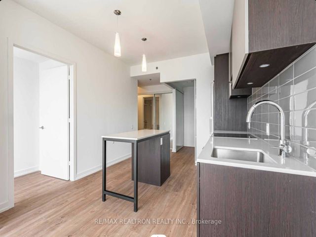 1101 - 203 College St