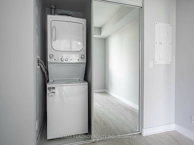 4606 - 2221 Yonge St