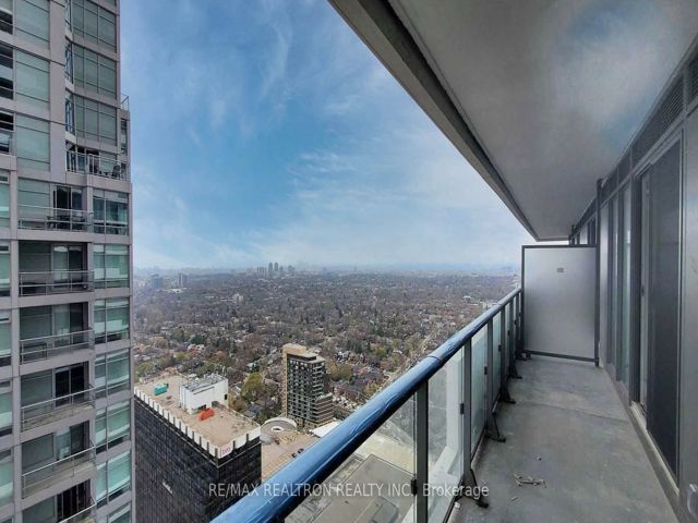 4606 - 2221 Yonge St